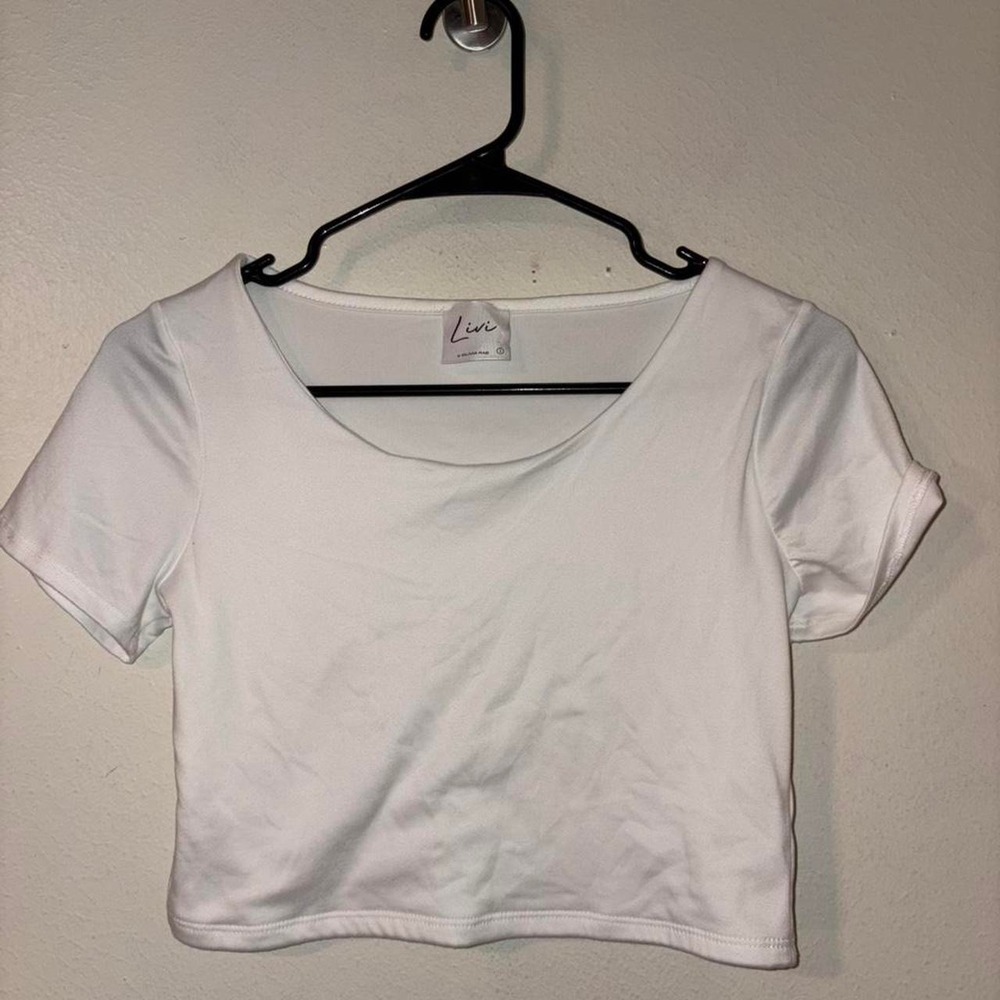 White cropped top with square neckline and short sleeves. Size: S
